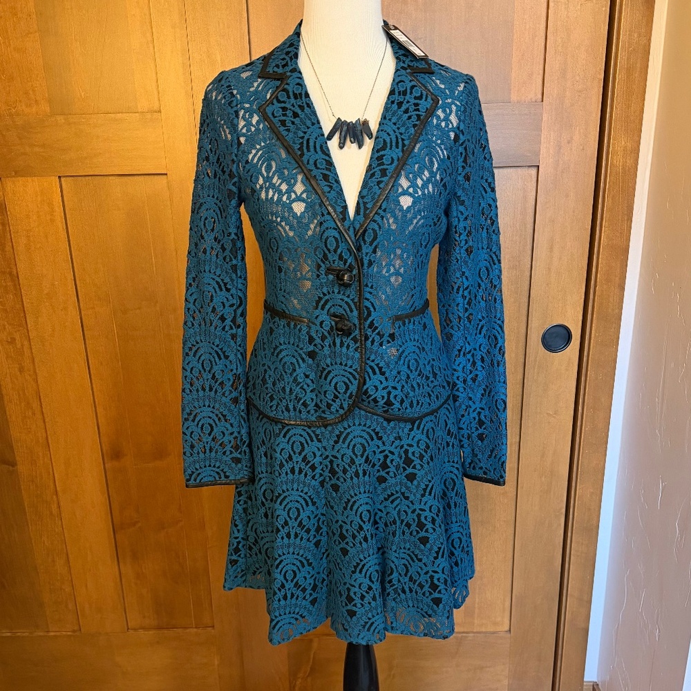 NWT's GORGEOUS Sophisticared Nanette Lepore Two Piece Lace Blazer + Skirt Set